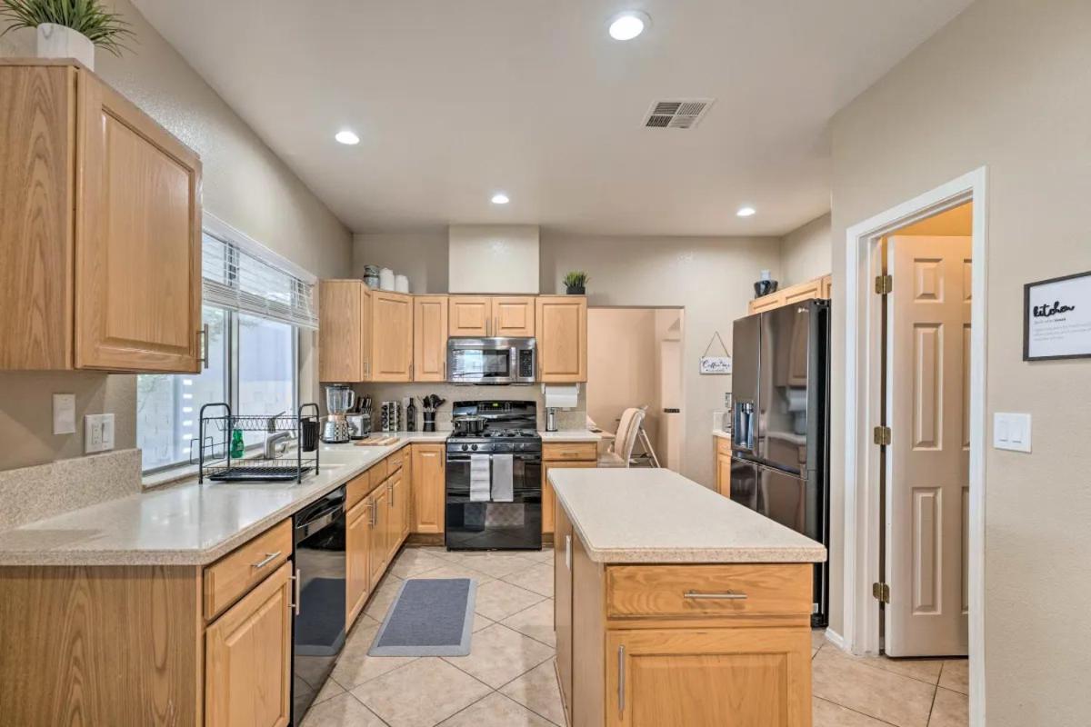 A Beautiful House With Hot Tub, Grill & Games! Villa Las Vegas Exterior foto